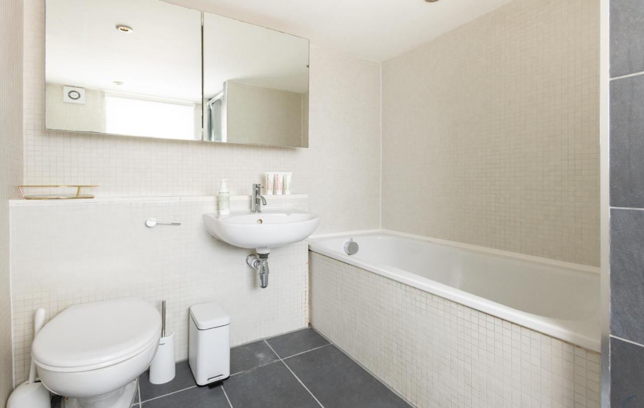 לונדון The Euston Square Escape - Modern And Central 4Bdr Home מראה חיצוני תמונה