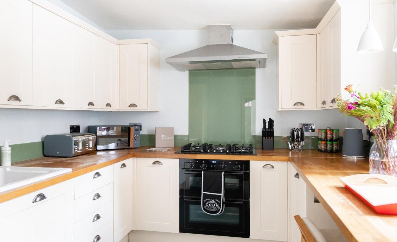 לונדון The Euston Square Escape - Modern And Central 4Bdr Home מראה חיצוני תמונה
